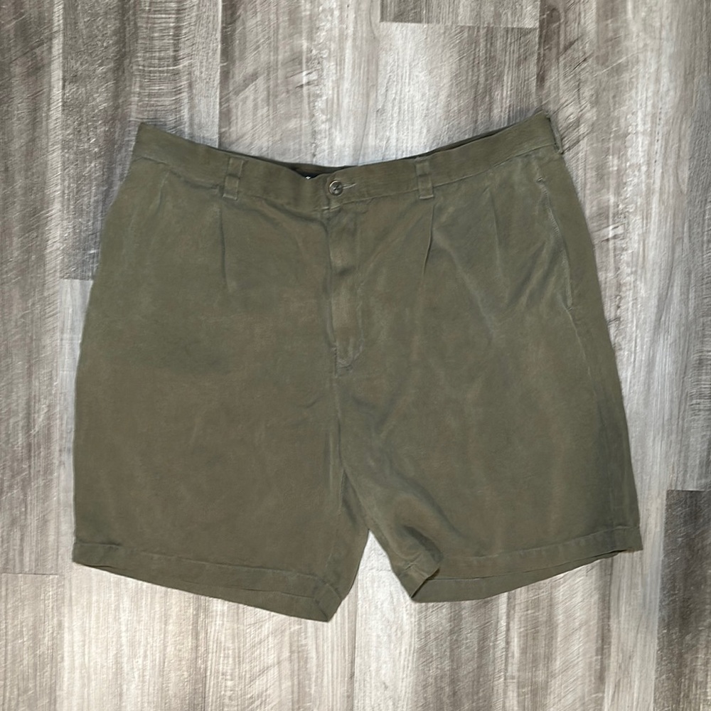 Tommy Bahama Silk Pleated Shorts - 40